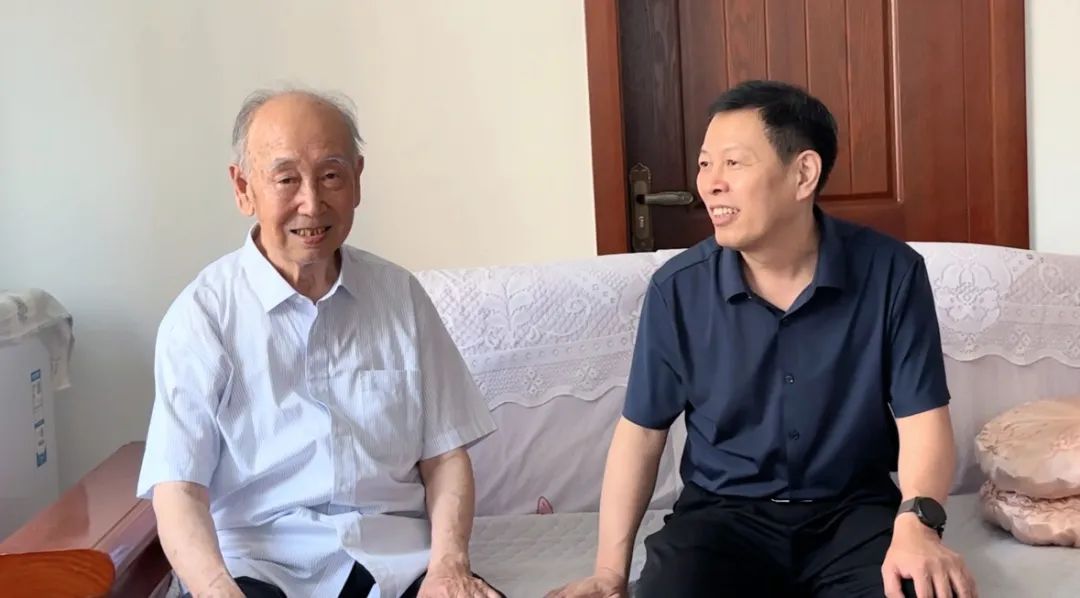 情系退休職工——菏澤市立醫院領導一行人走訪慰問退休職工